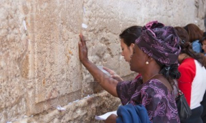 13047616-gerusalemme-israele-14-marzo-2006-pregare-le-donne-al-muro-del-pianto-a-gerusalemme-il-muro-del-pia