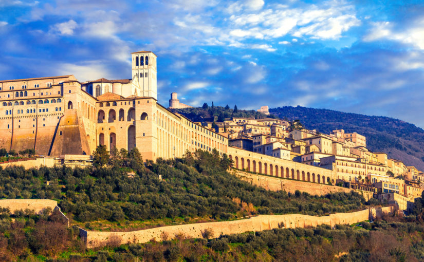 Come si salvarono centinaia di ebrei grazie ad un colonnello tedesco, un vescovo, dei frati, un ciclista, delle monache di clausura e una città intera: Assisi.